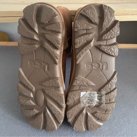 UGG Womens Essential Short Suede Shearling Style Boots Size 9 - Picture 5 of 10